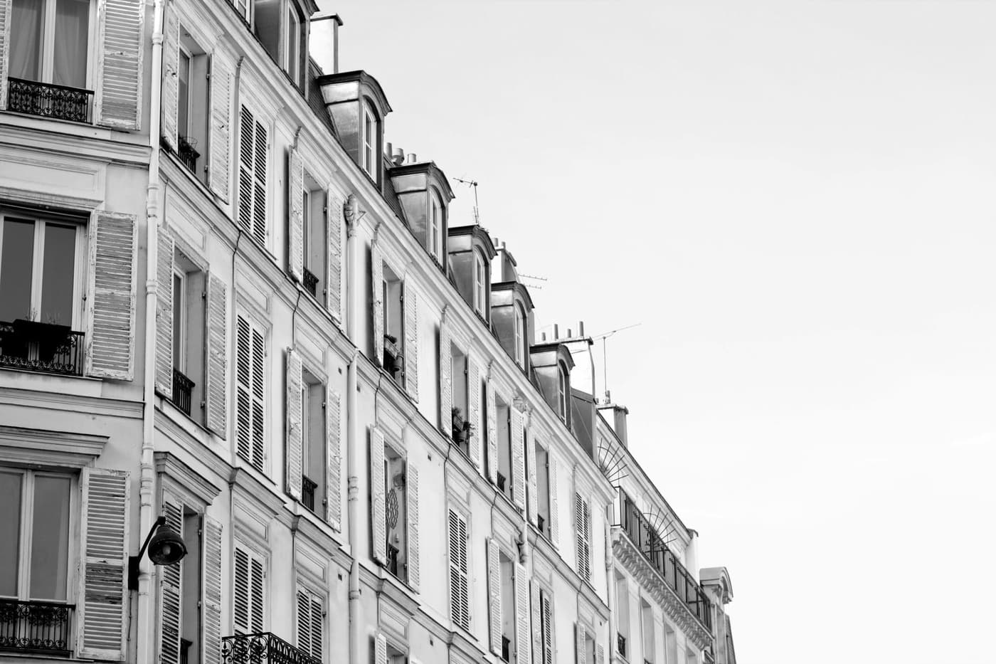 Façades d'immeubles parisiens — droit civil et baux d'habitation